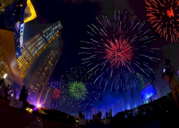 5-ศิลปิน-แท็คทีมส่งความสุขต้อนรับปีใหม่-ณ-ไอคอนสยาม-–-ผู้จัดการออนไลน์